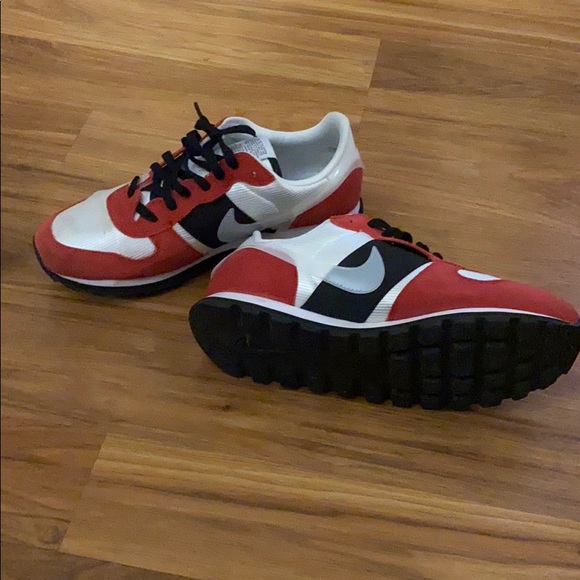 Nike - Picture 3 of 3